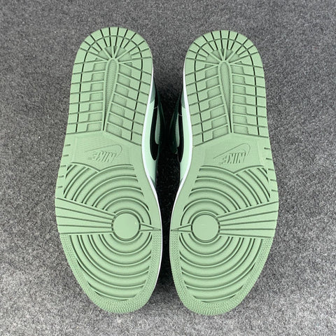 Wmns Air Jordan 1 Mid SE 'Dutch Green'
