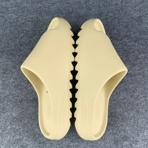 Yeezy Slides 'Bone'