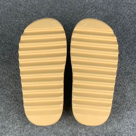 Yeezy Slides 'Desert Sand'