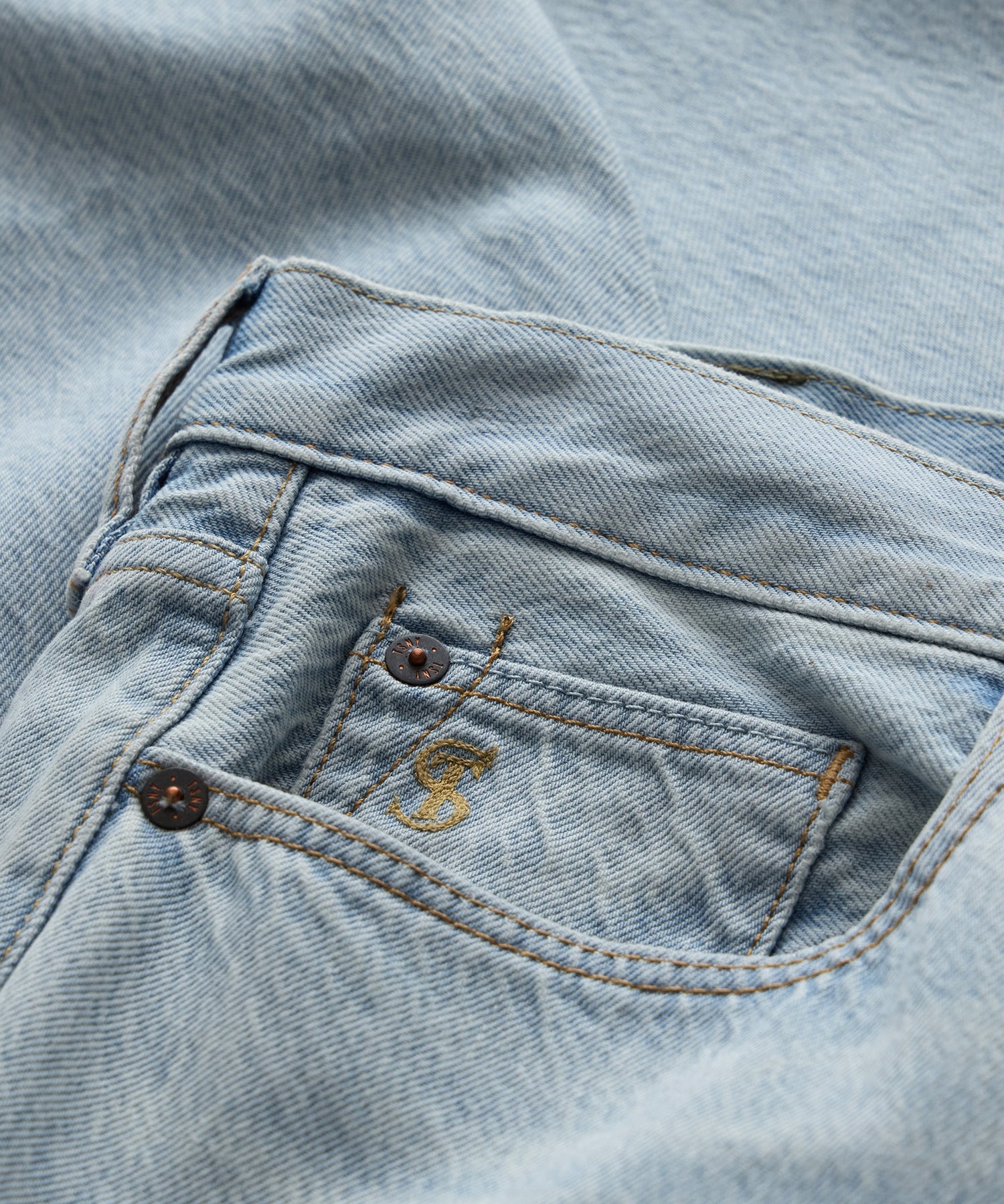 Straight Fit Summerweight Jean in Bleachout