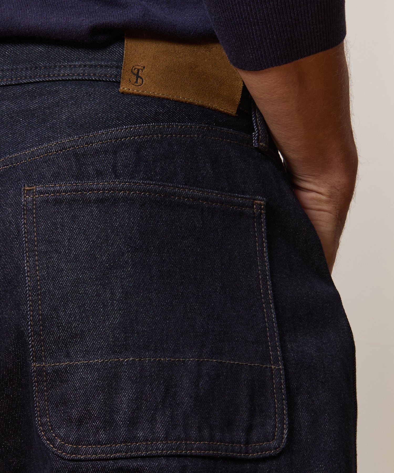 Relaxed Barrel Jean in Indigo Rinse