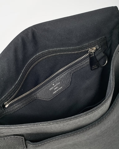 Louis Vuitton Black Taiga Leather Messenger Bag