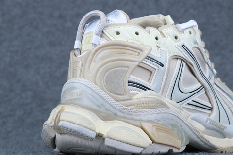 Balenciaga Wmns Runner 'Worn-Out - Beige'